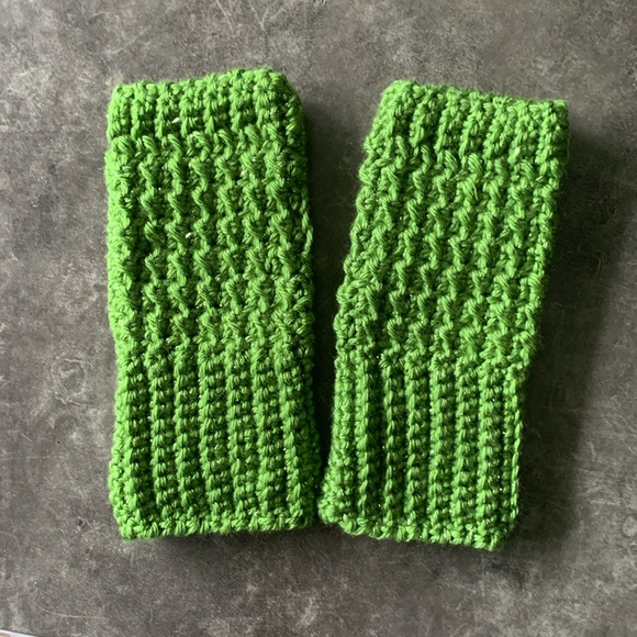 Hand Crocheted Women's Beanie & Wrist Warmers - Picture 11 of 13